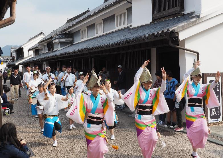 卯建街道 阿波舞百人行