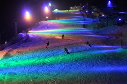 井川滑雪场夜间开放